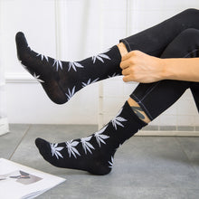 Load image into Gallery viewer, Weed Leaf Crew Socks